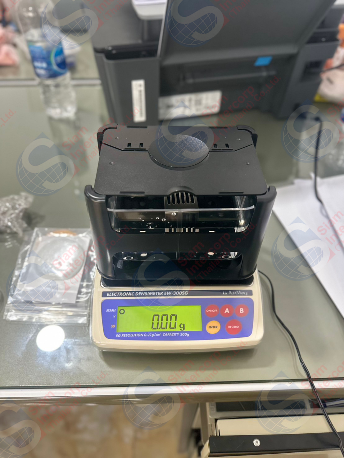 ติดตั้งเครื่องวัดความหนาแน่นหรือความถ่วงจำเพาะของวัสดุ (Electronic Densimeter) ยี่ห้อ AlfaMirage รุ่น EW-300SG (OW106)