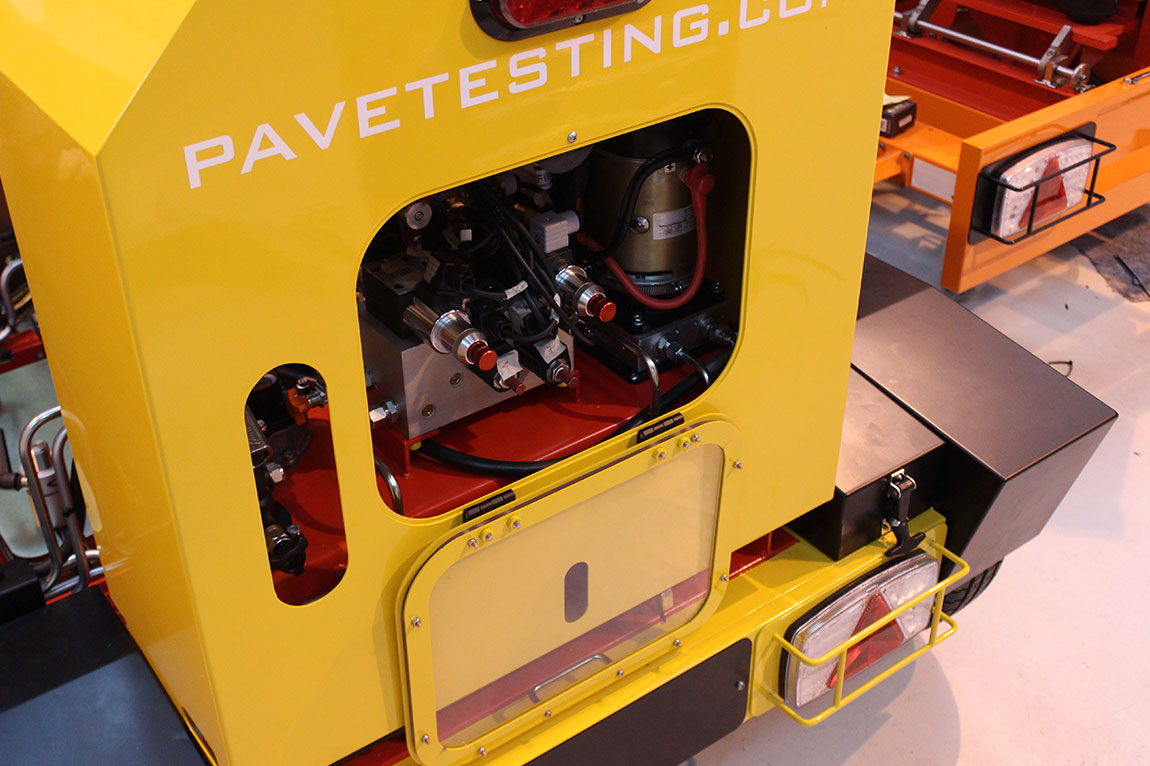 รถสำรวจสภาพโครงสร้างชั้นทางด้วยตุ้มน้ำหนักกระแทก (Pave®HWD) ยี่ห้อ PaveTesting