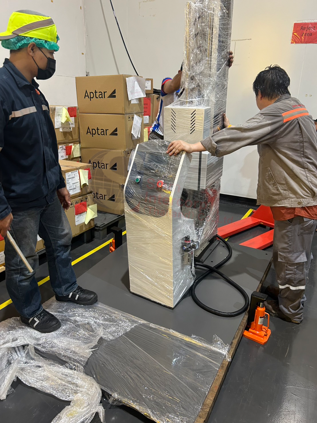 ติดตั้งเครื่องทดสอบกล่องกระดาษแข็ง (Package Carton Single Wing Falling Tester) ยี่ห้อ GESTER รุ่น GT-LC05-1 (OW95) ติดตั้งเครื่องทดสอบกล่องกระดาษแข็ง (Package Carton Single Wing Falling Tester) ยี่ห้อ GESTER รุ่น GT-LC05-1 (OW95)