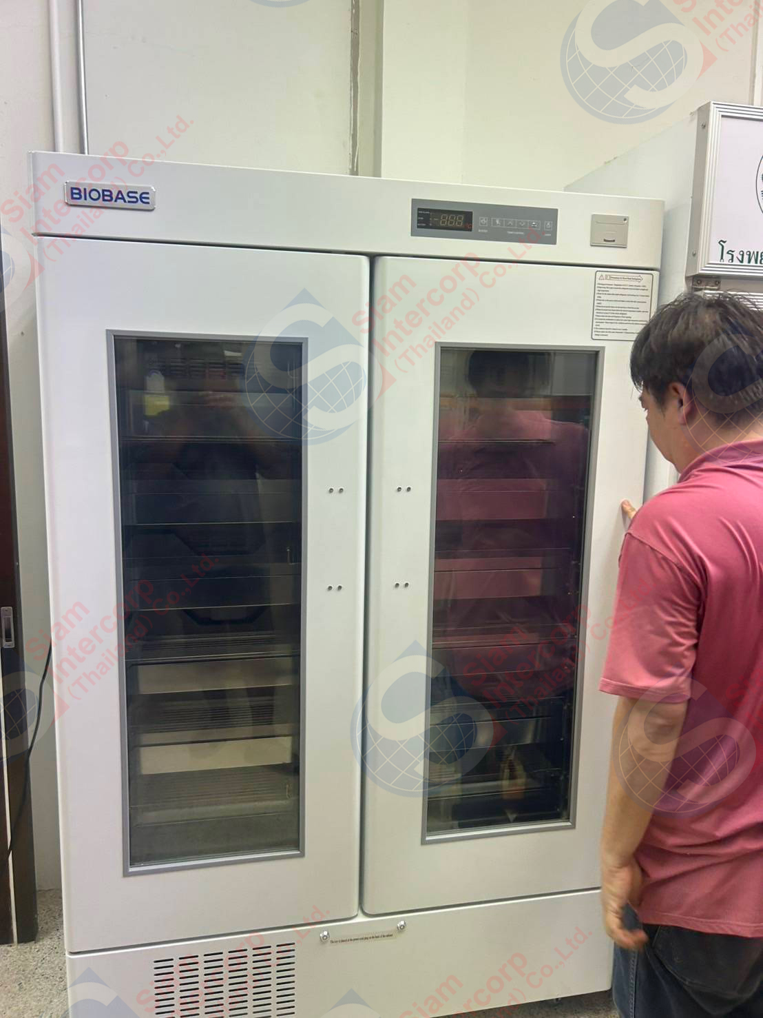 ติดตั้งตู้เย็นเก็บเลือด (Blood Bank Refrigerator BBR Series) ยี่ห้อ BIOBASE รุ่น BBR-4V626 (OW110) ติดตั้งตู้เย็นเก็บเลือด (Blood Bank Refrigerator BBR Series) ยี่ห้อ BIOBASE รุ่น BBR-4V626 (OW110)