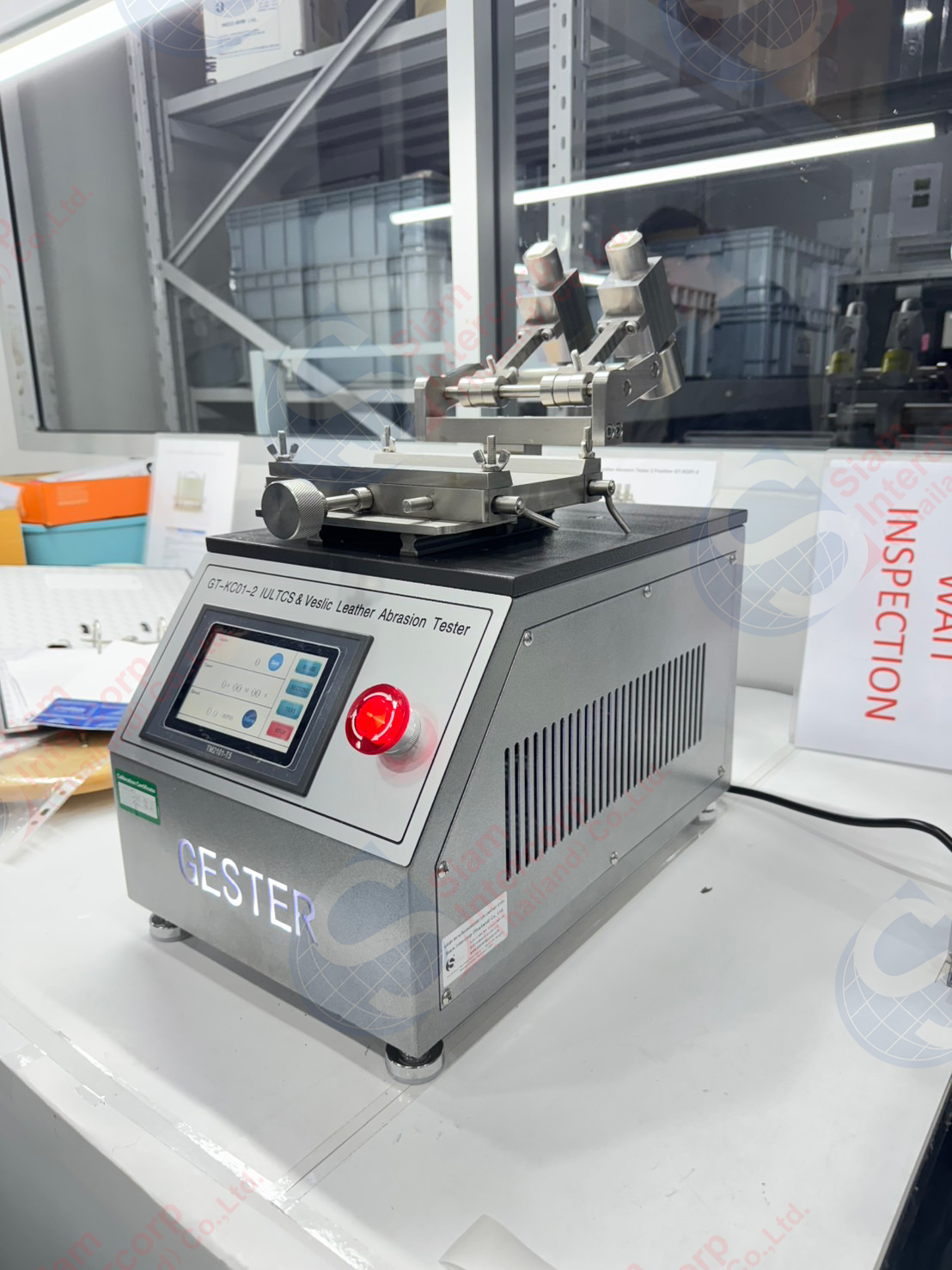 ติดตั้งเครื่องทดสอบความคงทนของสีสิ่งทอหนัง IULTCS & Veslic Leather Abrasion Tester ยี่ห้อ GESTER รุ่น GT-KC01-2 (OW111)