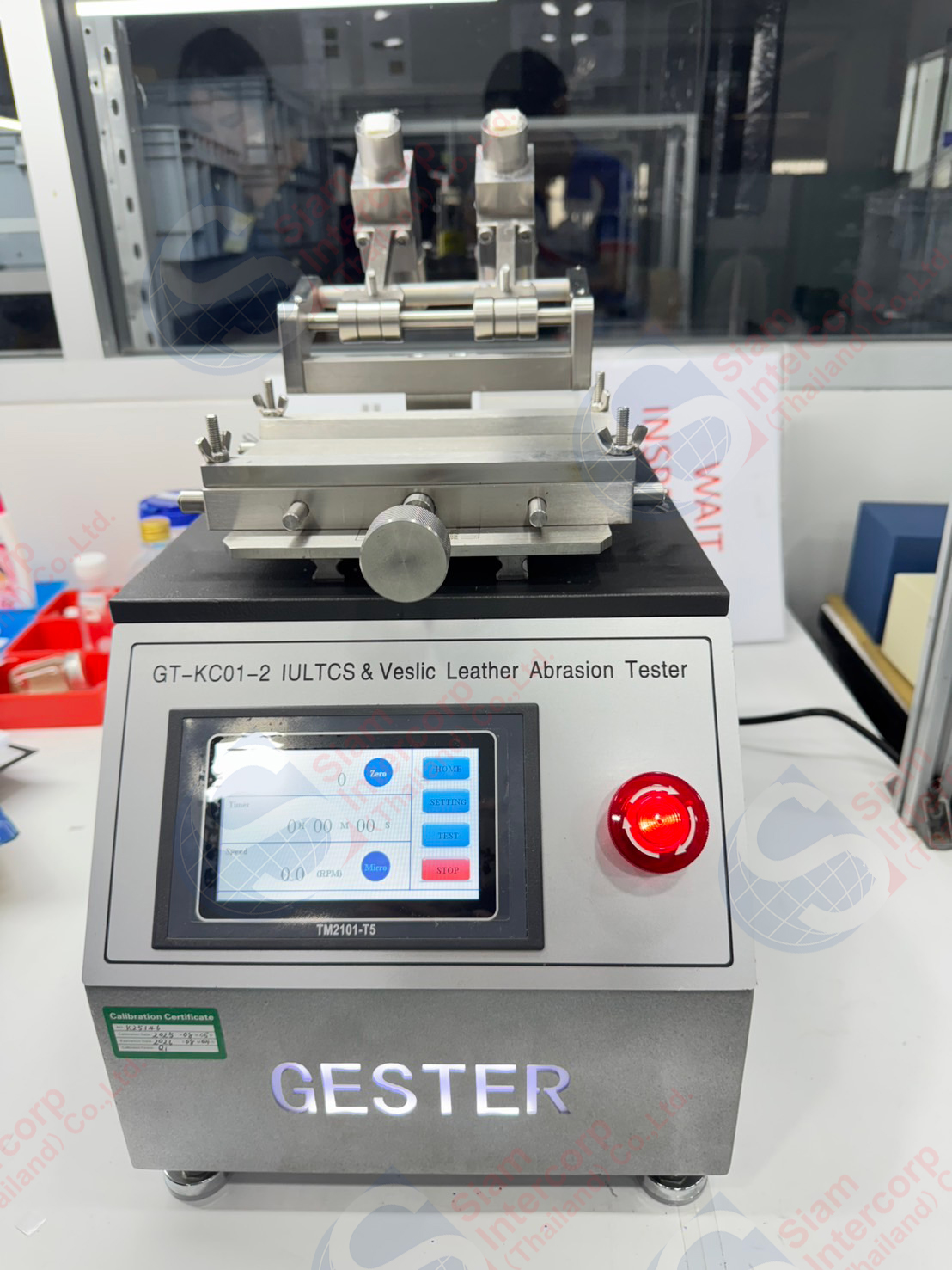 ติดตั้งเครื่องทดสอบความคงทนของสีสิ่งทอหนัง IULTCS & Veslic Leather Abrasion Tester ยี่ห้อ GESTER รุ่น GT-KC01-2 (OW111)