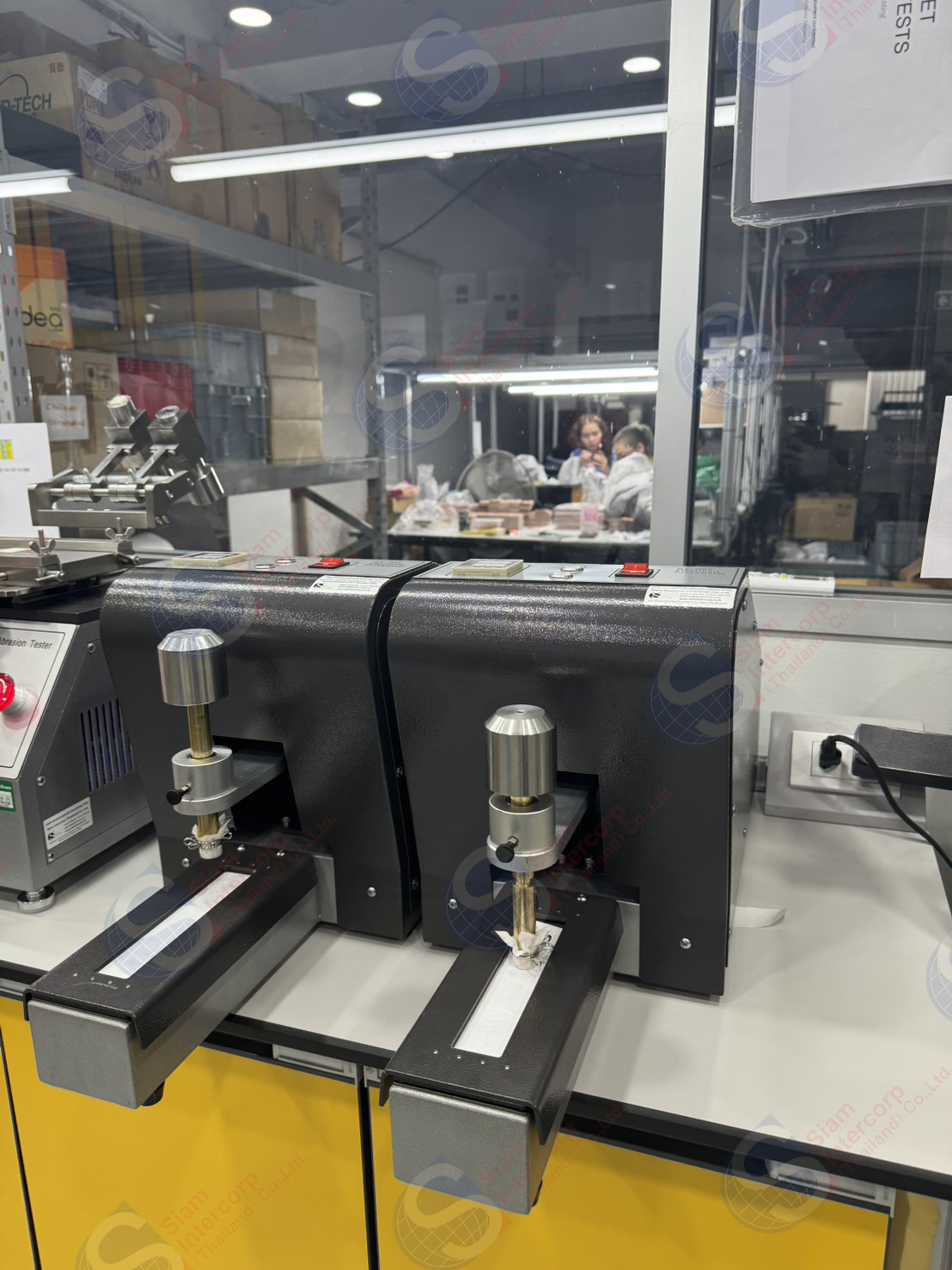 เครื่องทดสอบการขัดถูสีอิเล็กทรอนิกส์ (AATCC Standards Electronic Crockmeter) ยี่ห้อ GESTER รุ่น GT-D04 (OW127)