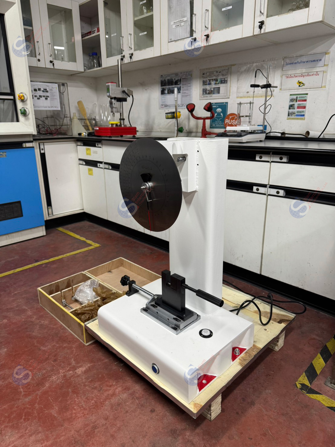 เครื่องทดสอบแรงกระแทกแบบลูกตุ้ม (Izod Dial Display Pendulum Impact Testing Machine) ยี่ห้อ HST รุ่น XJU-5.5 (OW131)