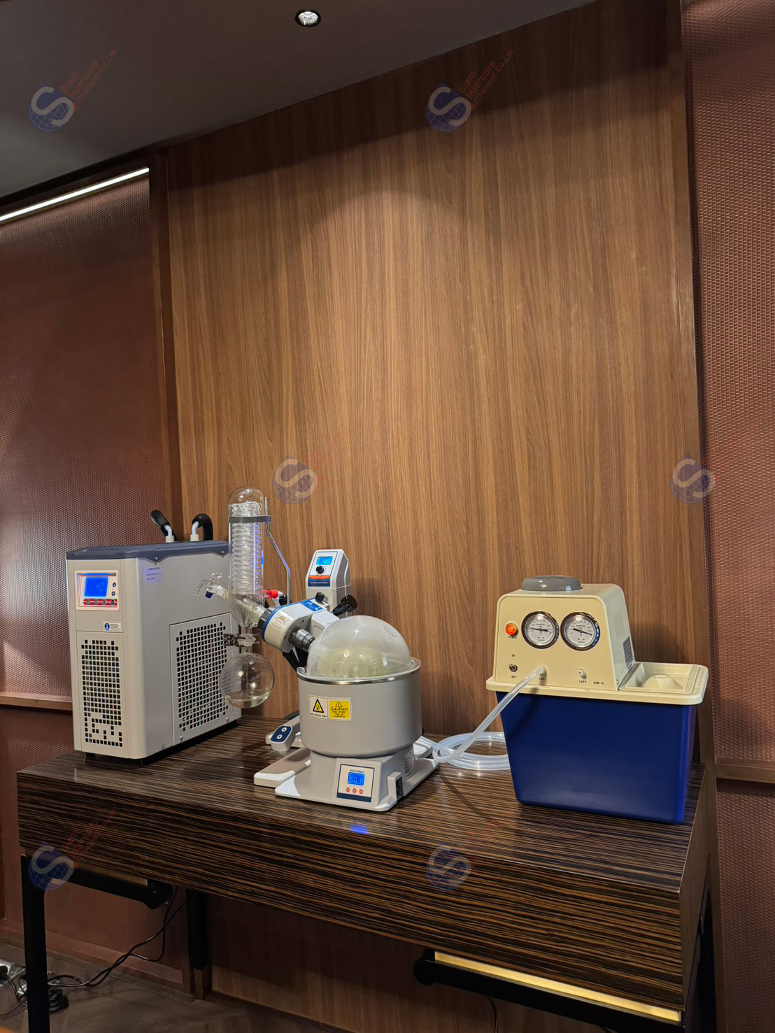 เครื่องกลั่นระเหยสารแบบหมุน (Rotary Evaporator) ยี่ห้อ Greatwall รุ่น R-3001 (OW132)