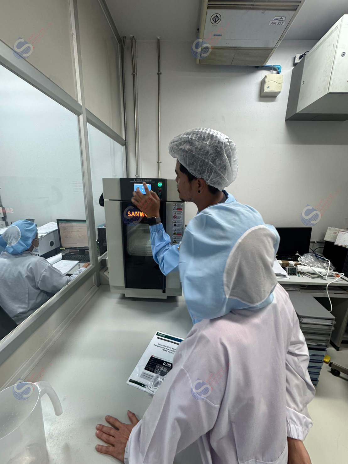 ตู้ควบคุมอุณหภูมิและความชื้นแบบตั้งโต๊ะ (Bench-Top Type Temperature Humidity Chamber) ยี่ห้อ Sanwood รุ่น SMC-22-CC (OW135)