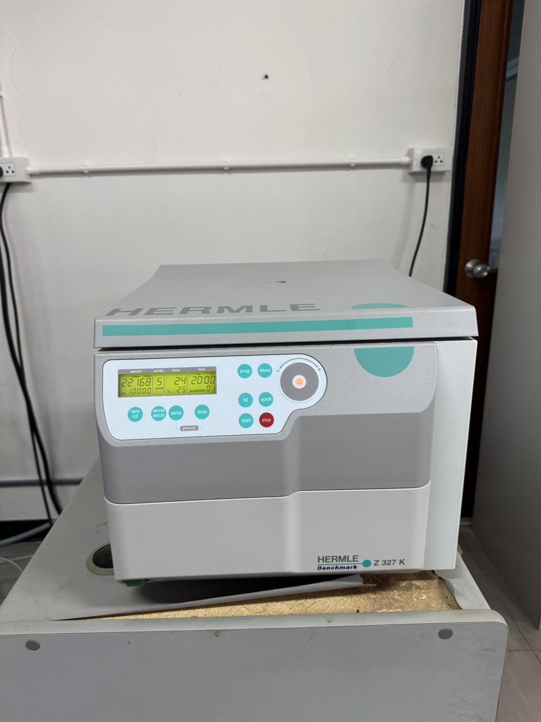 Hermle Universal Centrifuge Model Z327-K-E